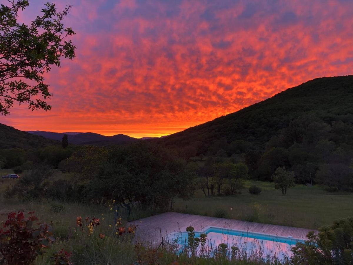 Bed and Breakfast Domaine De Montbarri La Tour-sur-Orb Exterior foto